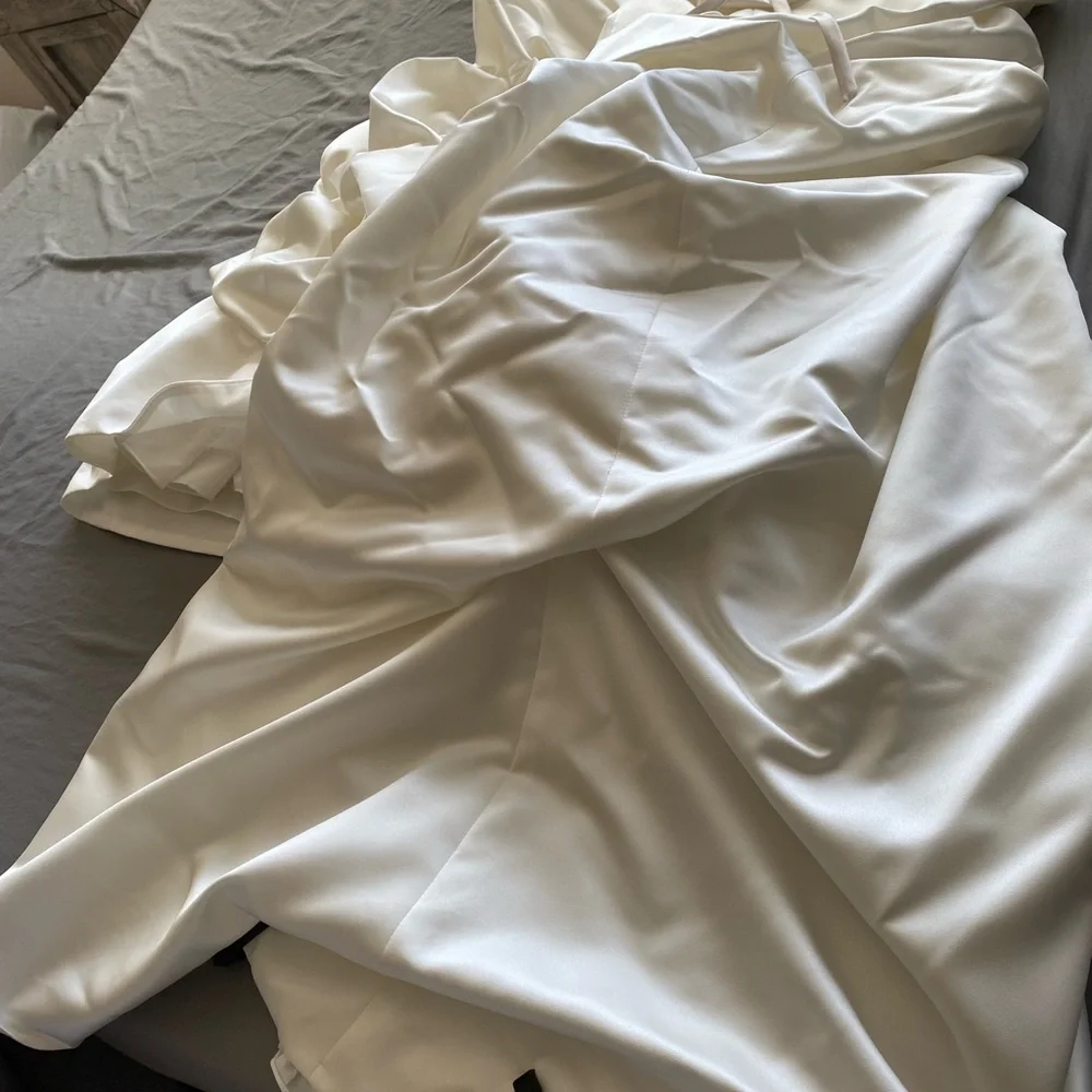 Wedding gown - Picture 13 of 14